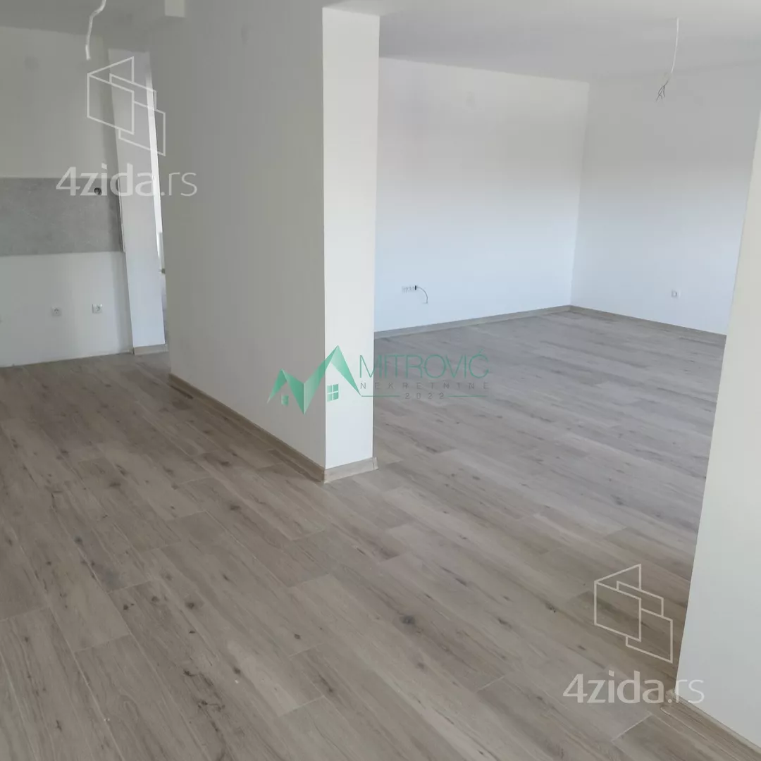 Šestosoban stan | 4zida