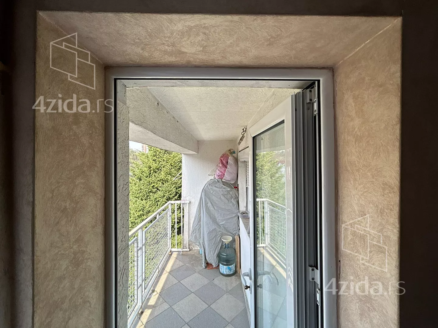 Četvoroiposoban stan | 4zida