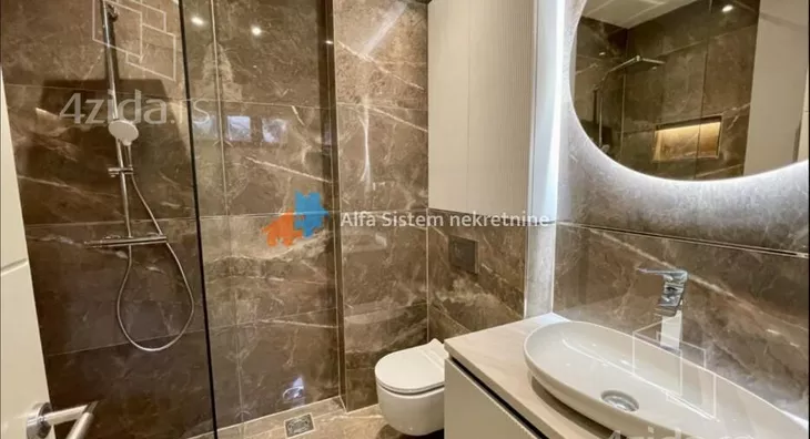 Poslovna zgrada | 4zida