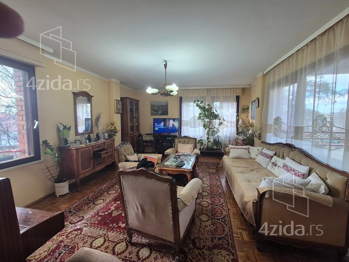 Četvoroiposoban stan | 4zida