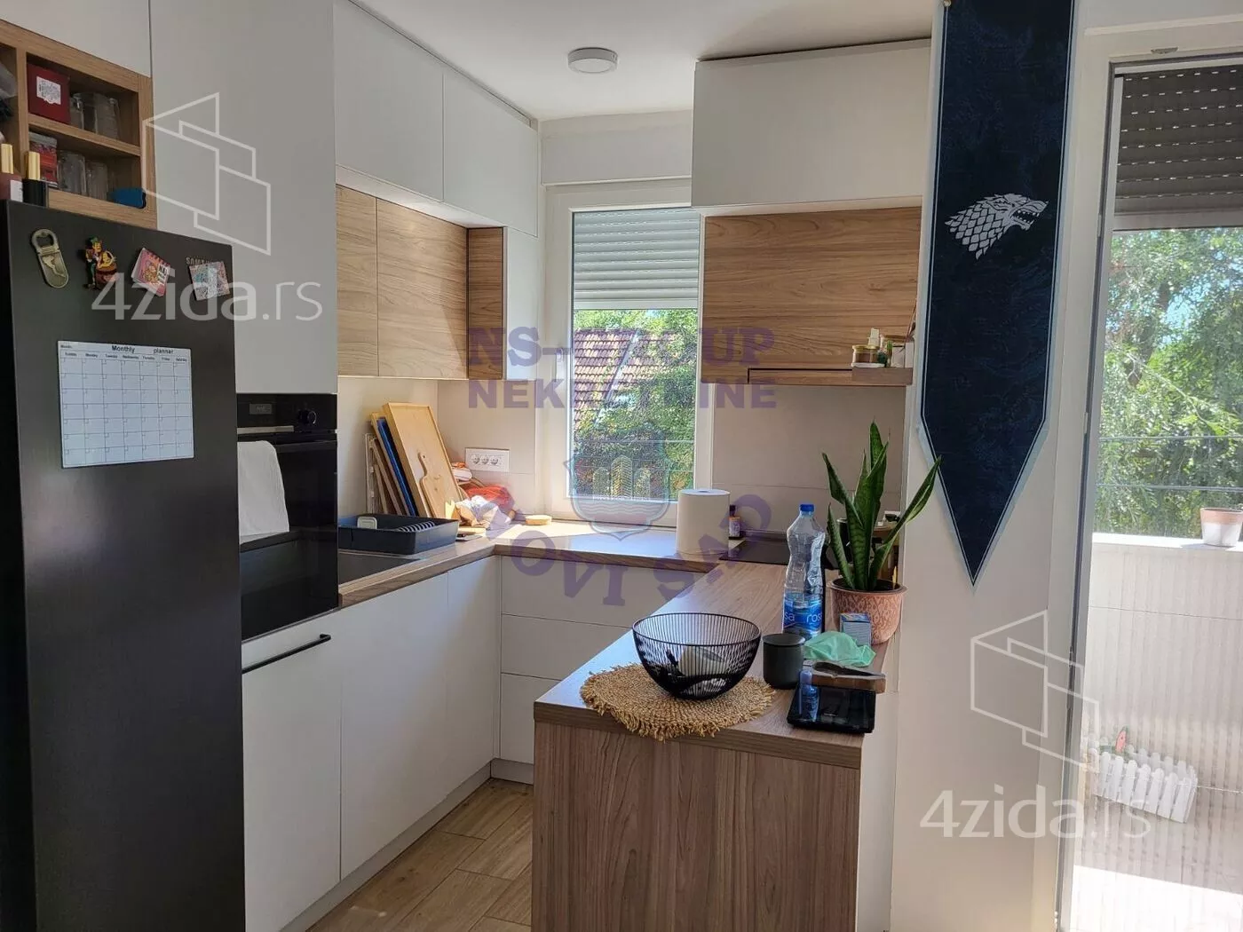 Troiposoban stan | 4zida