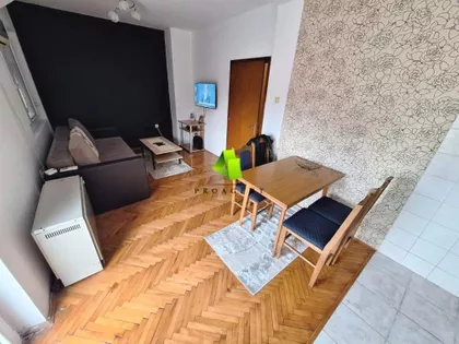 Crveni Pevac | 4zida.rs