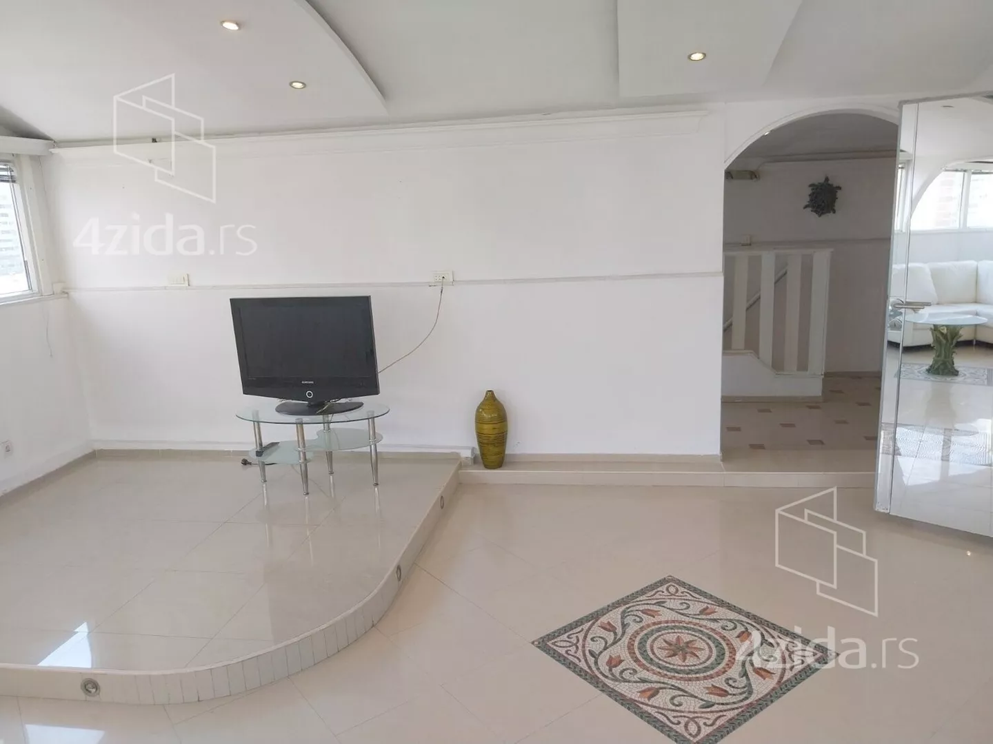 Troiposoban stan | 4zida