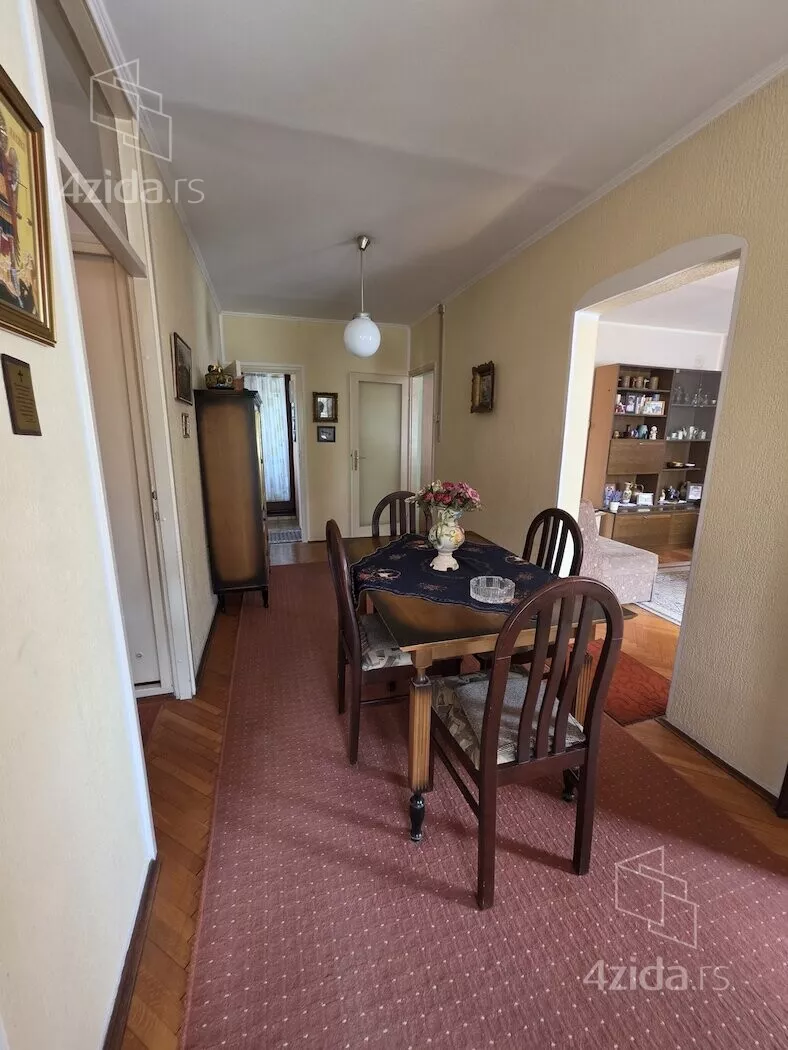 Troiposoban stan | 4zida