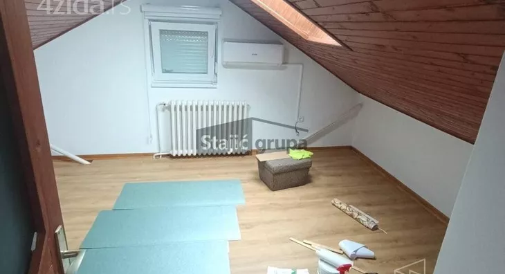 Četvoroiposoban stan | 4zida