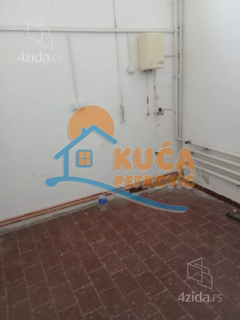 Lokal | 4zida
