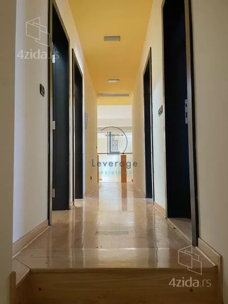 Šestosoban stan | 4zida