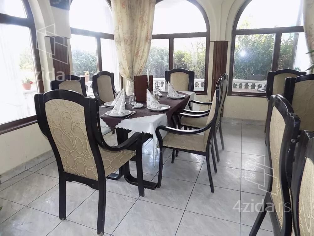 Poslovna zgrada | 4zida