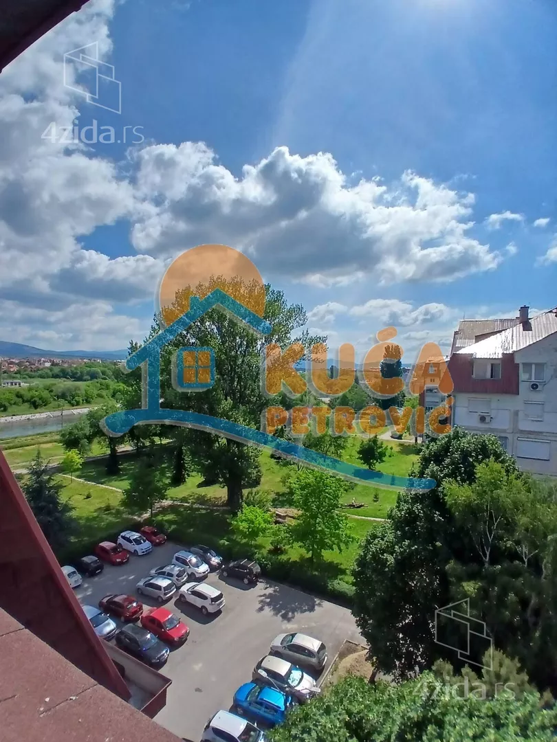 Troiposoban stan | 4zida