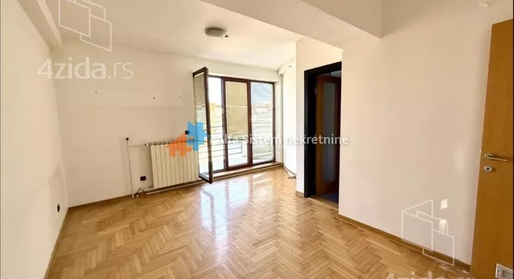 Šestosoban stan | 4zida