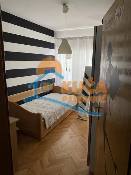 Nade Tomić | 4zida.rs