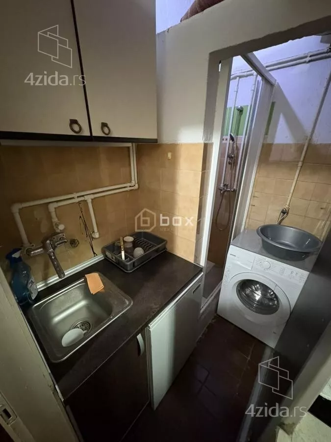 Poslovna zgrada | 4zida