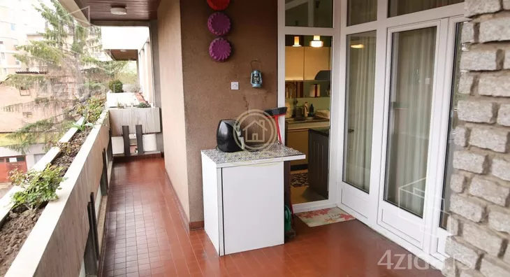 Petosoban stan | 4zida