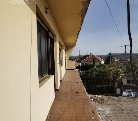 Lokal | 4zida