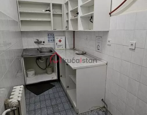 Poslovna zgrada | 4zida