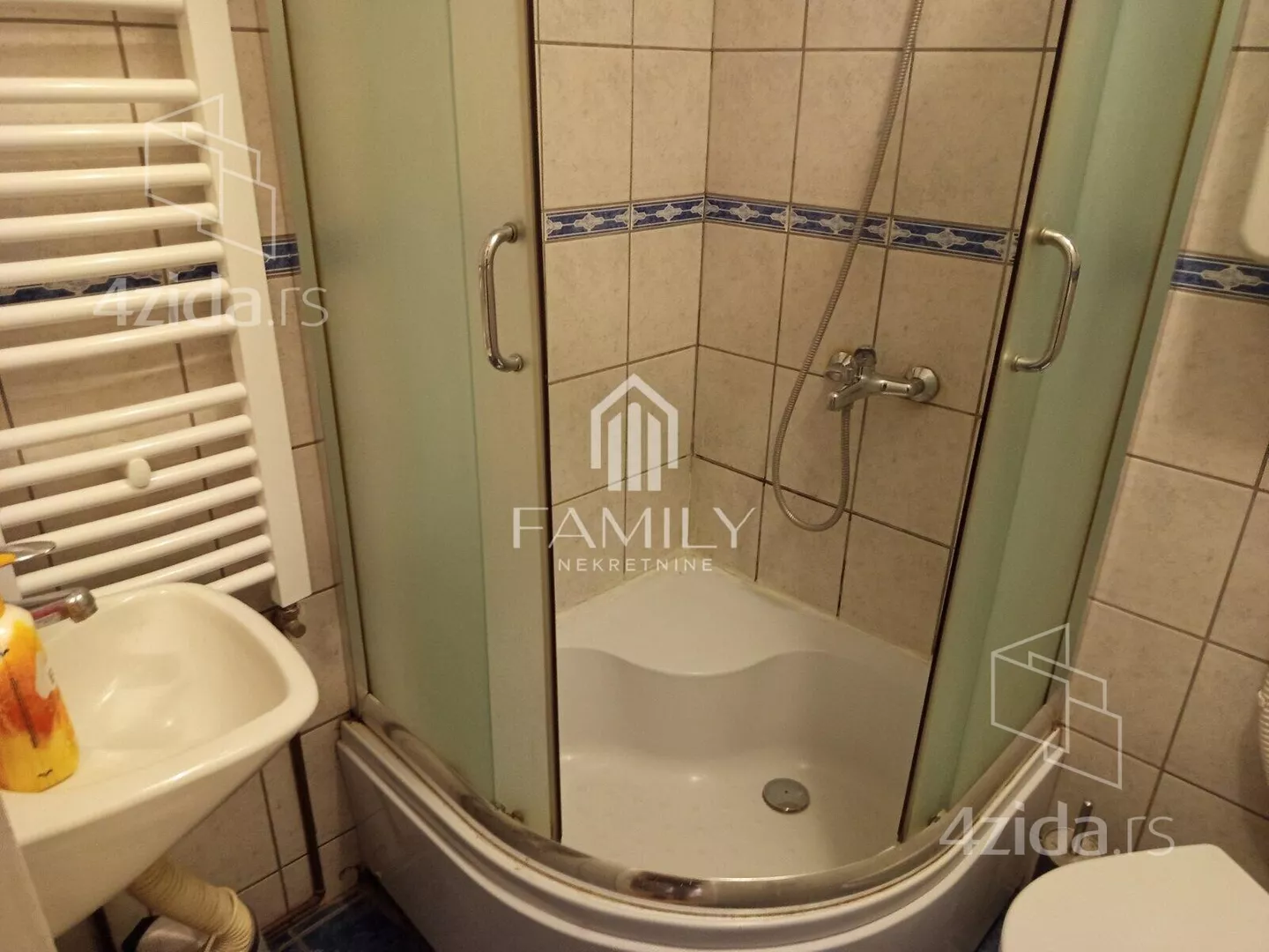 Četvoroiposoban stan | 4zida