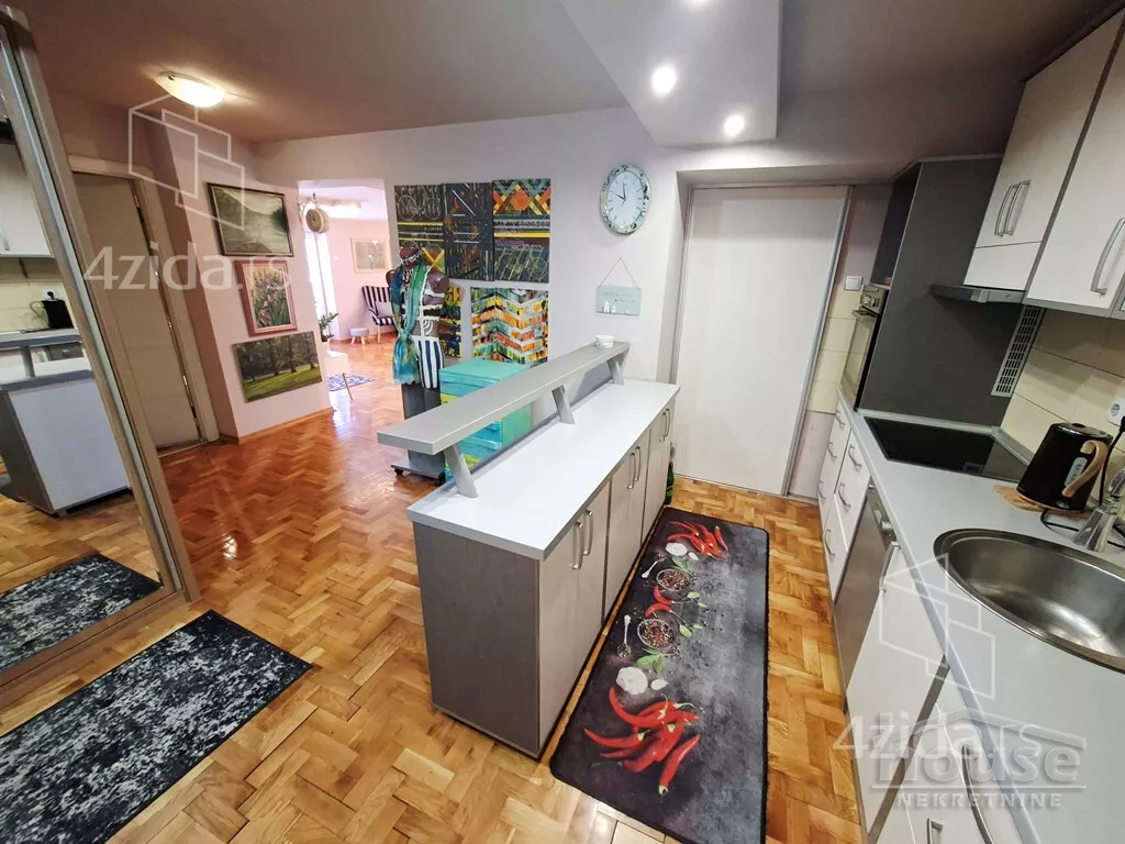 Troiposoban stan | 4zida