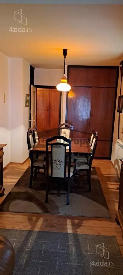 Petosoban stan | 4zida