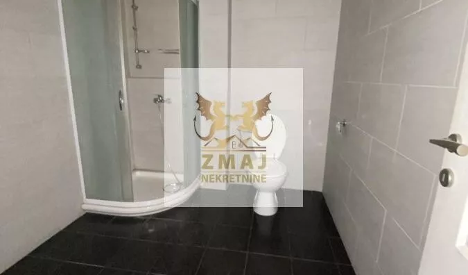 Poslovna zgrada | 4zida