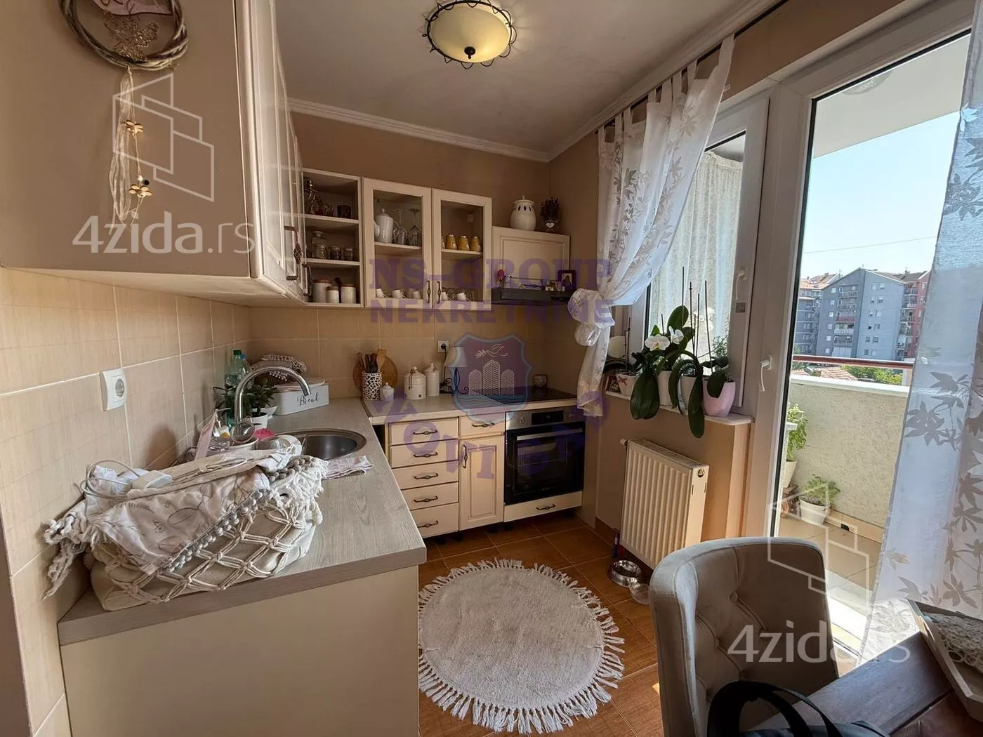 Troiposoban stan | 4zida