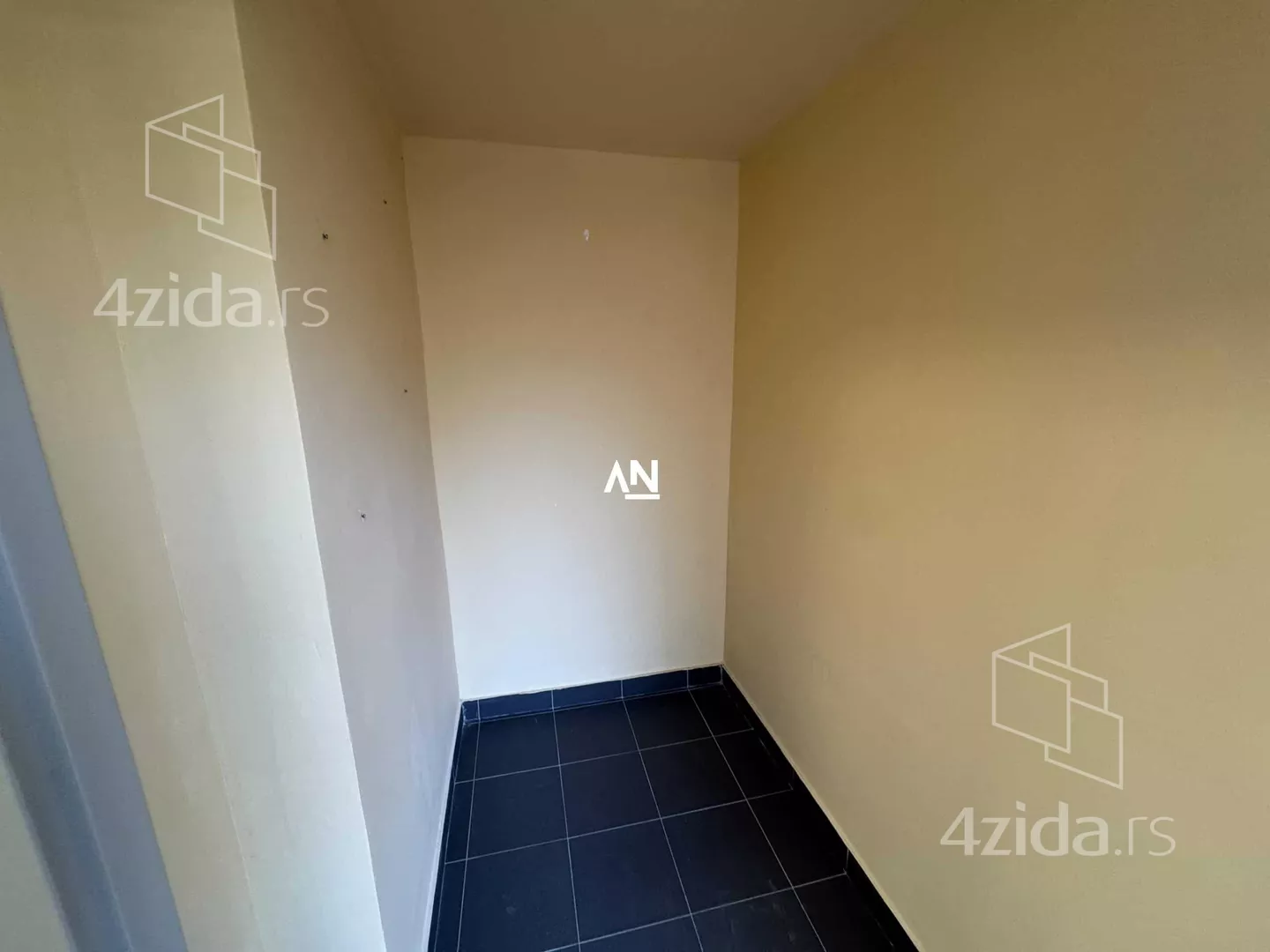 Lokal | 4zida