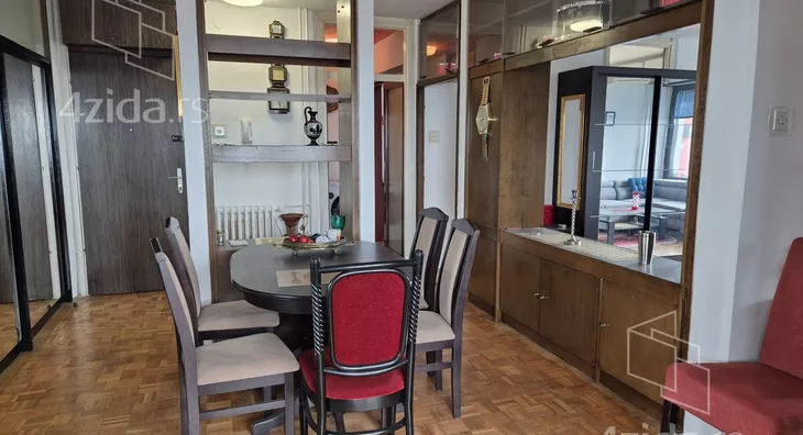 Četvoroiposoban stan | 4zida