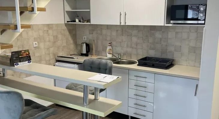 Šestosoban stan | 4zida