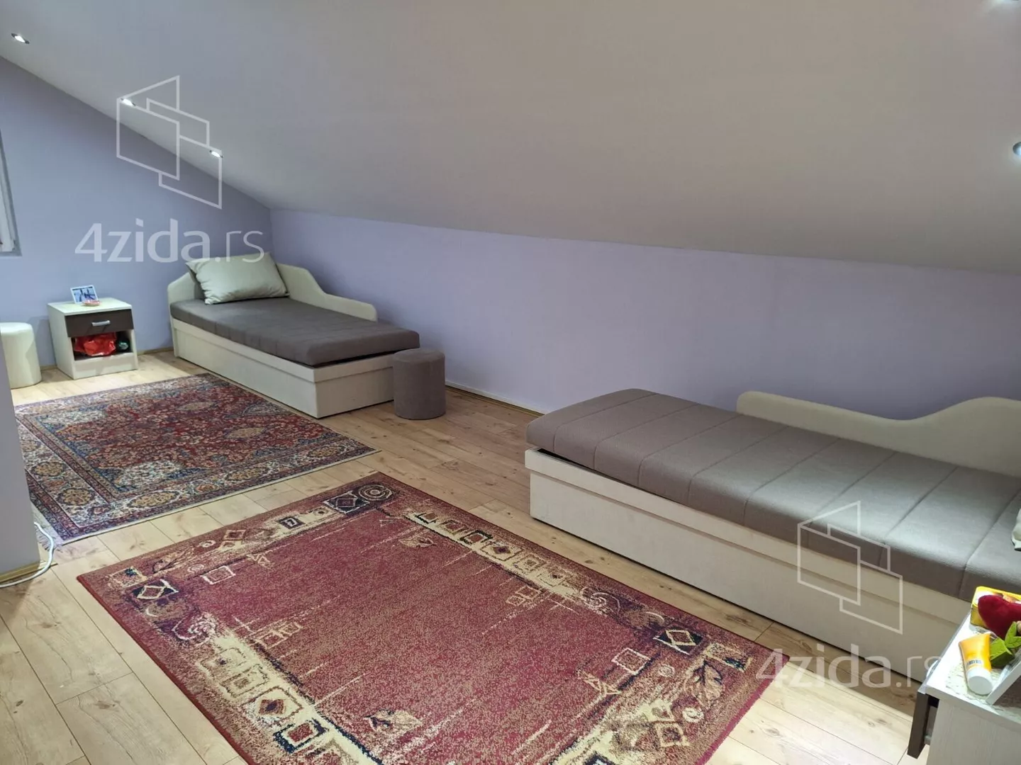 Četvoroiposoban stan | 4zida