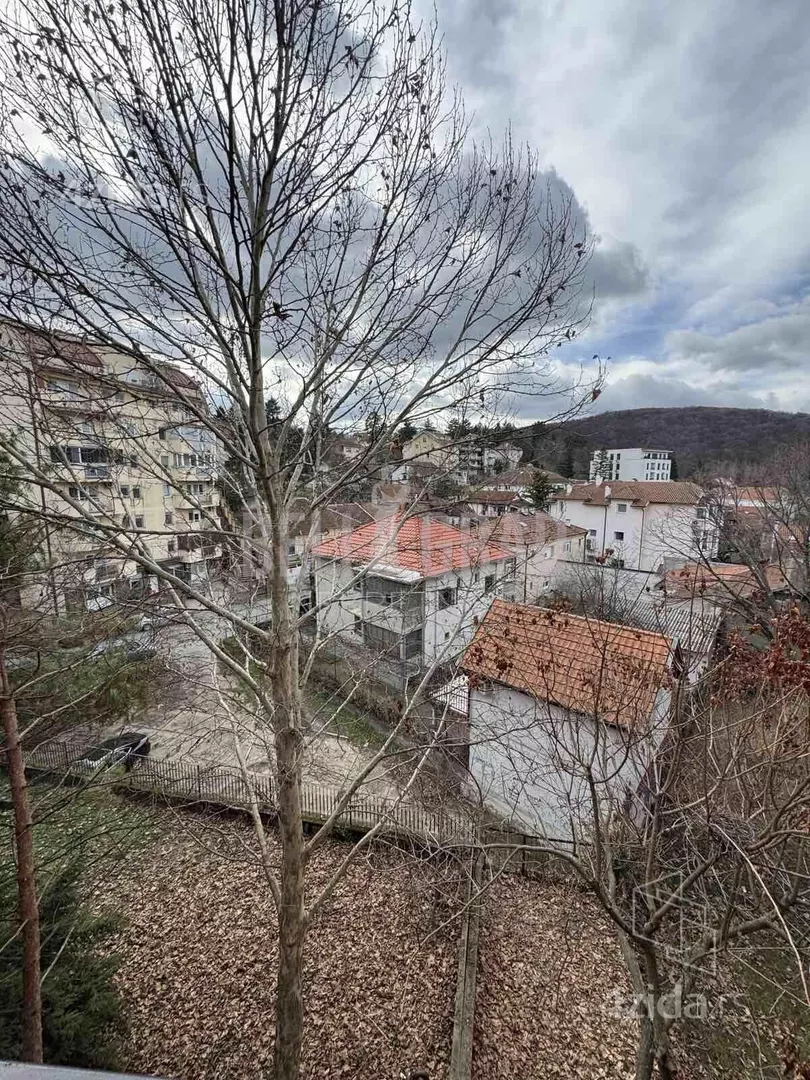 Četvoroiposoban stan | 4zida