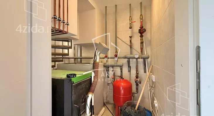 Petoiposoban stan | 4zida