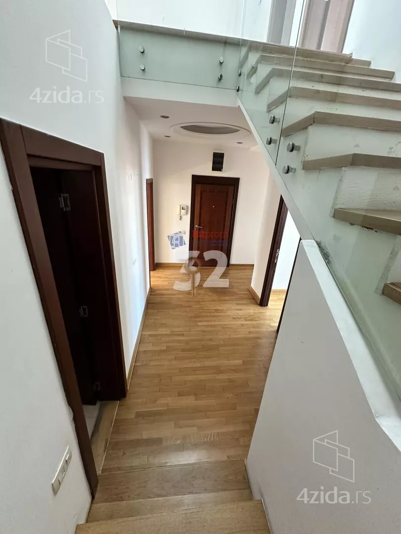 Četvoroiposoban stan | 4zida