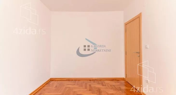 Šestosoban stan | 4zida