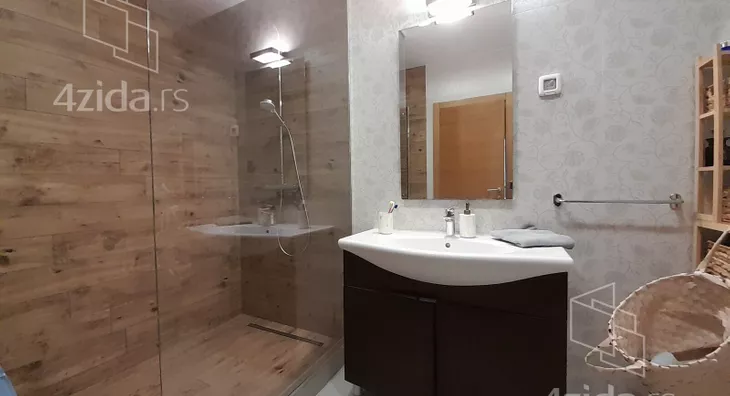 Petosoban stan | 4zida