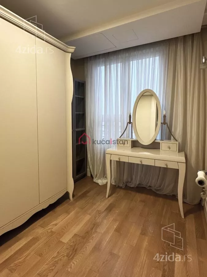 Četvoroiposoban stan | 4zida