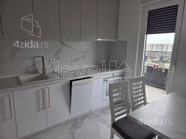 Petosoban stan | 4zida