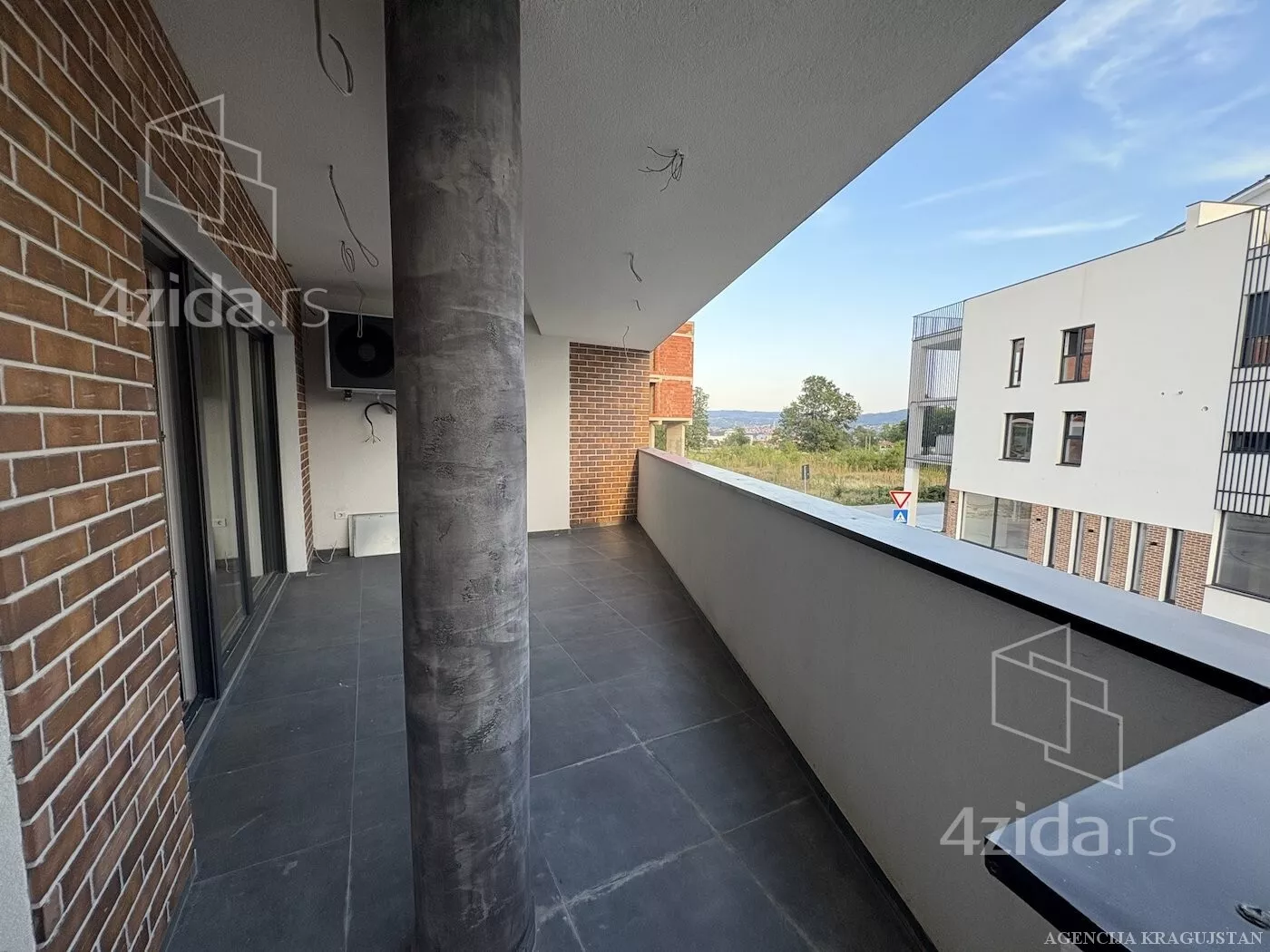 Troiposoban stan | 4zida