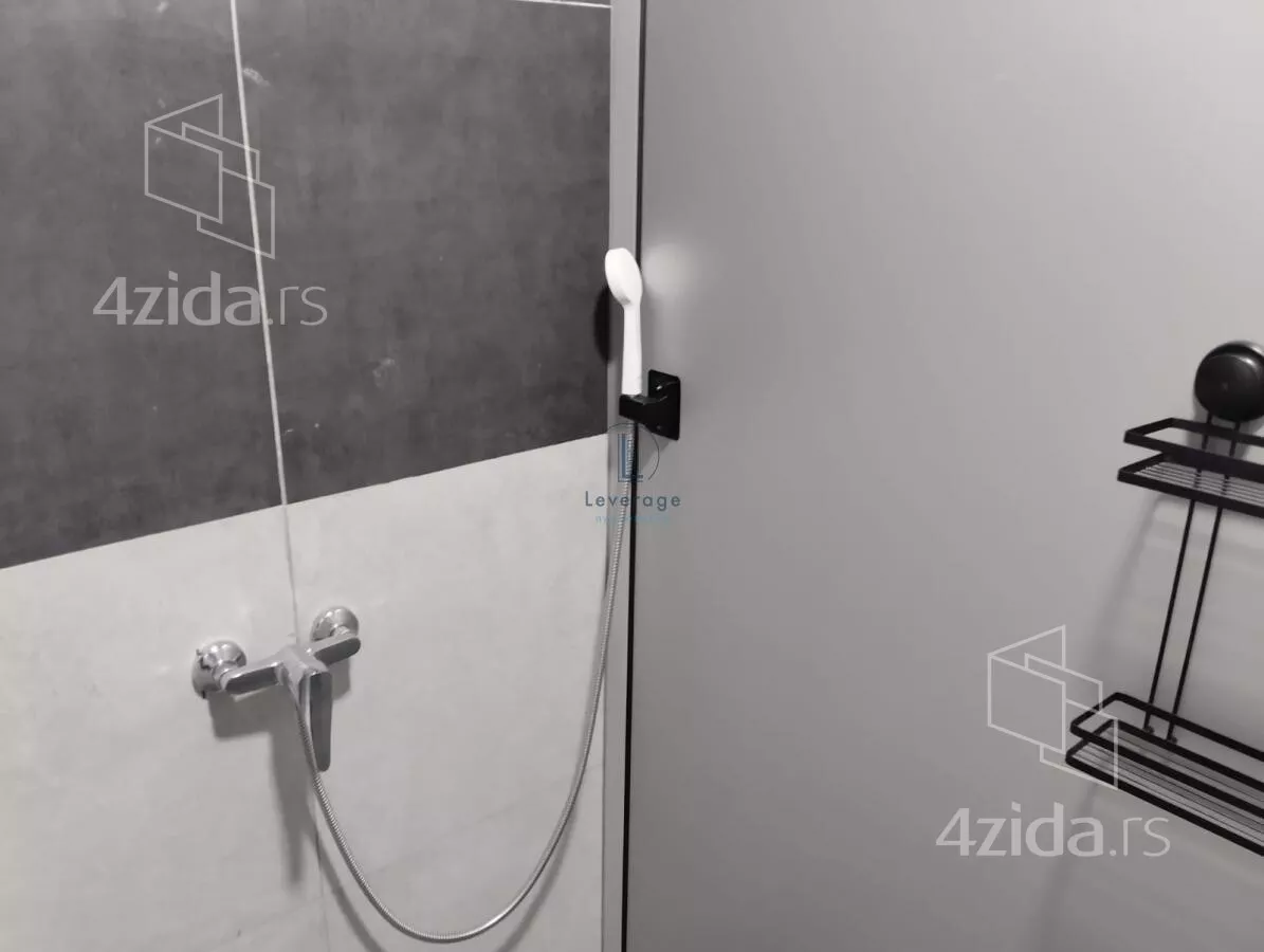 Šestosoban stan | 4zida