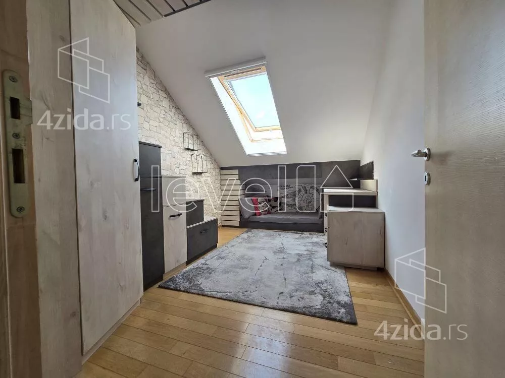 Petosoban stan | 4zida