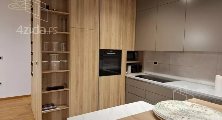 Četvoroiposoban stan | 4zida