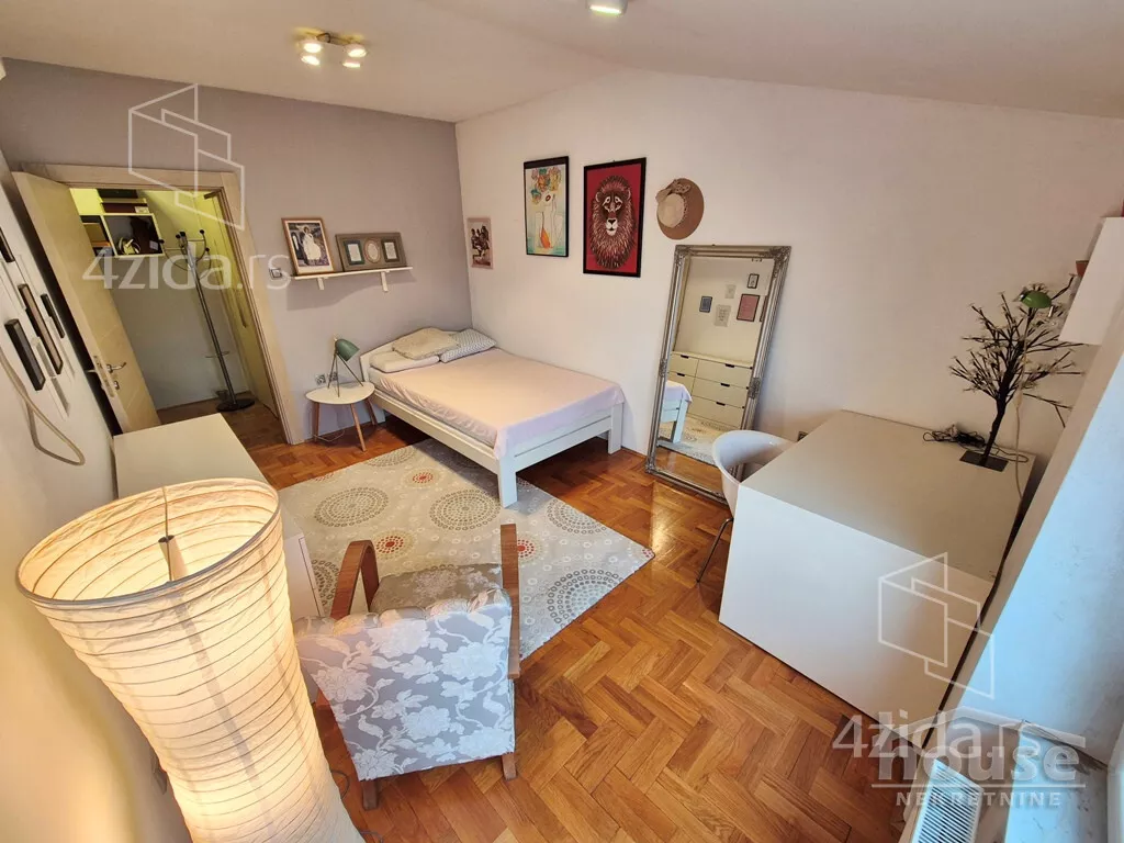 Šestosoban stan | 4zida