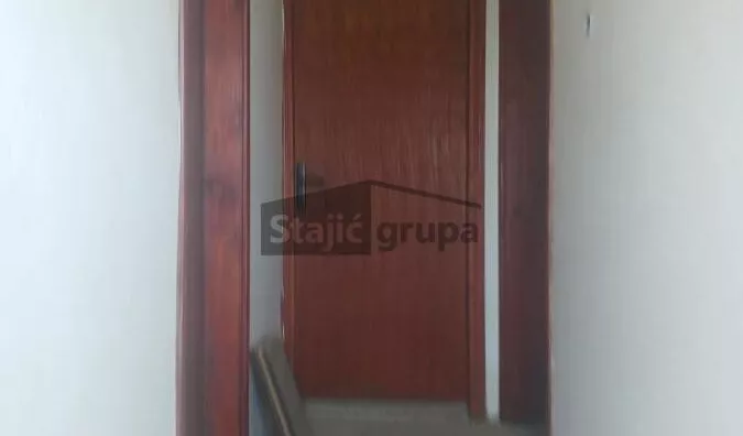 Poslovna zgrada | 4zida