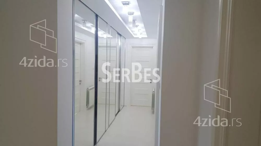 Petosoban stan | 4zida