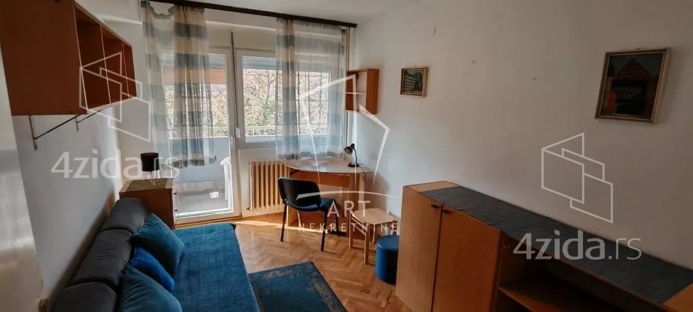 Šestosoban stan | 4zida