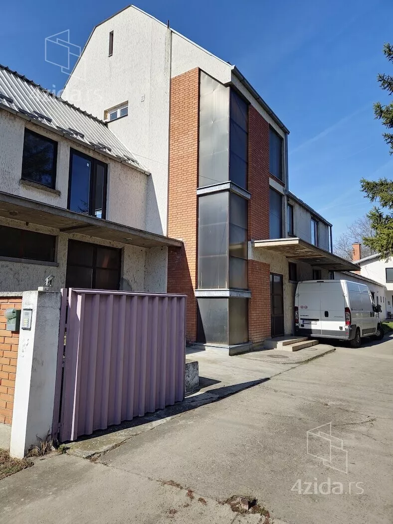 Poslovna zgrada | 4zida