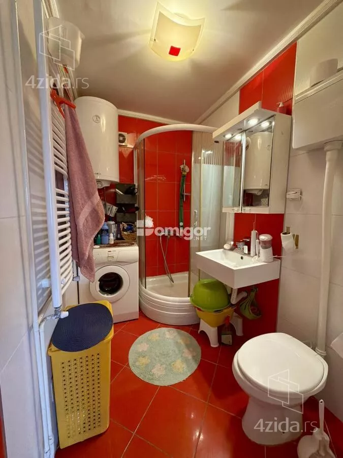 Četvoroiposoban stan | 4zida