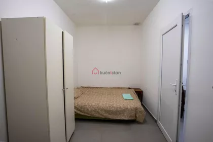 Mali Mokri Lug | 4zida.rs