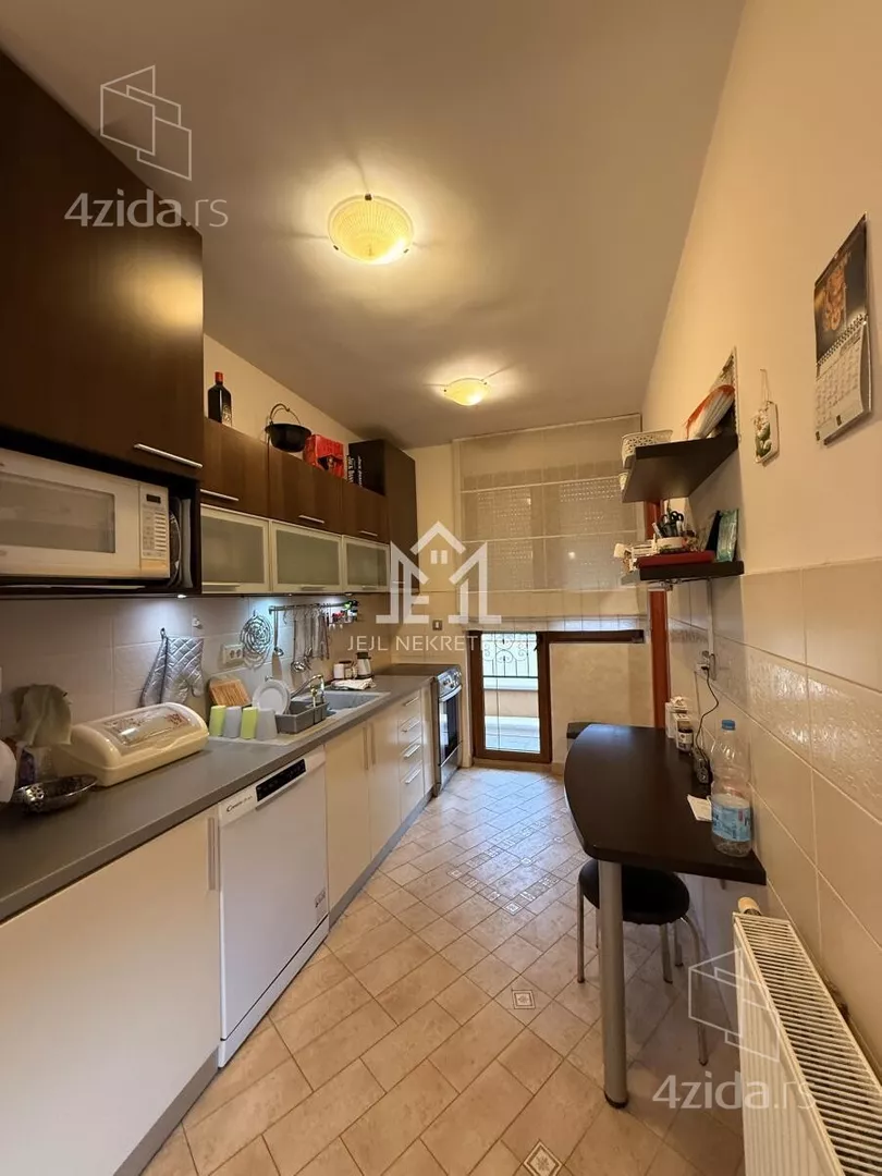 Petosoban stan | 4zida