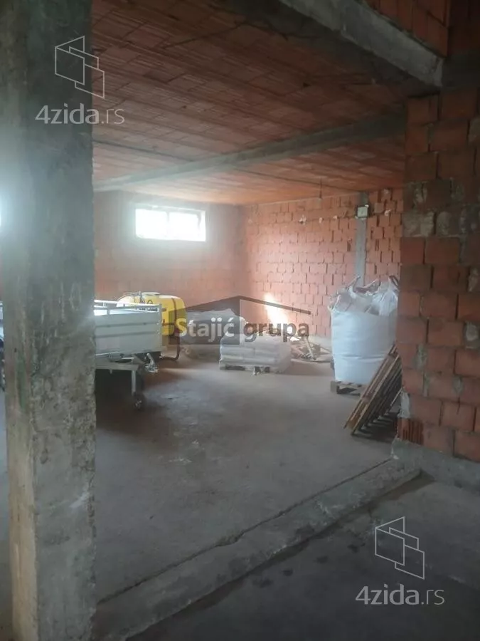 Poslovna zgrada | 4zida