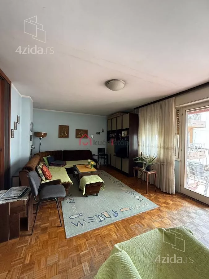 Troiposoban stan | 4zida