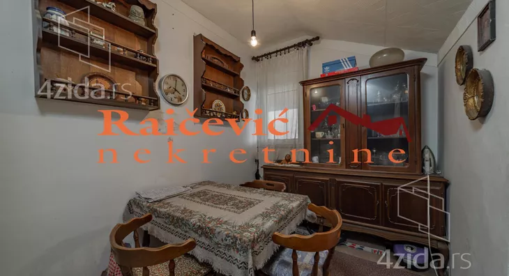 Četvoroiposoban stan | 4zida